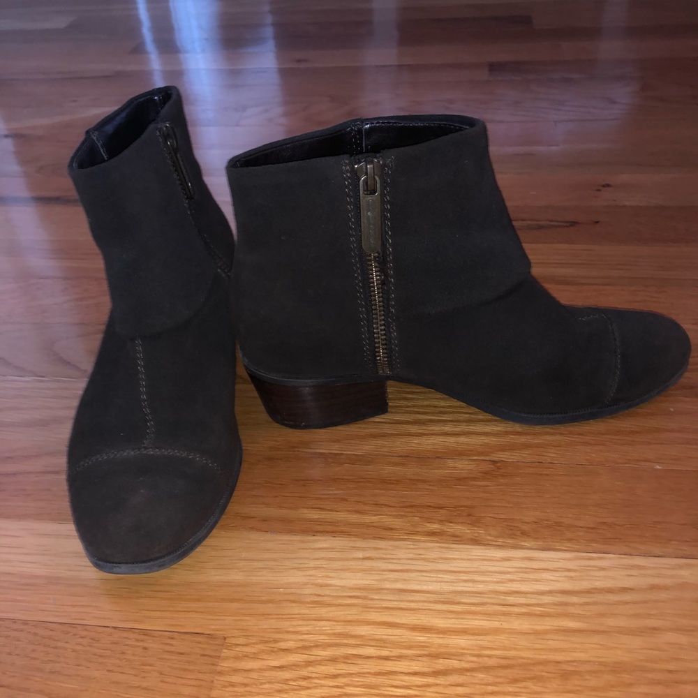 Ellen Tracy Women’s Short Heeled Ankle Boot